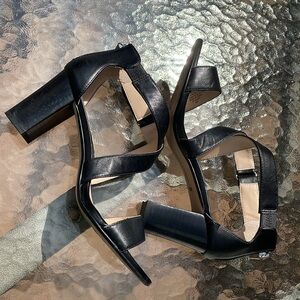 Adrienne Vittadini AV-Gadin 8.5 Black block heel leather Sandal EUC zipper back